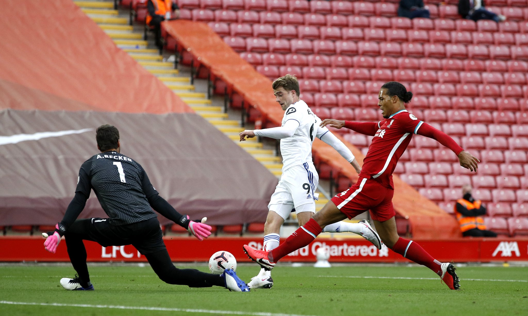 同时加深了 同时加深了