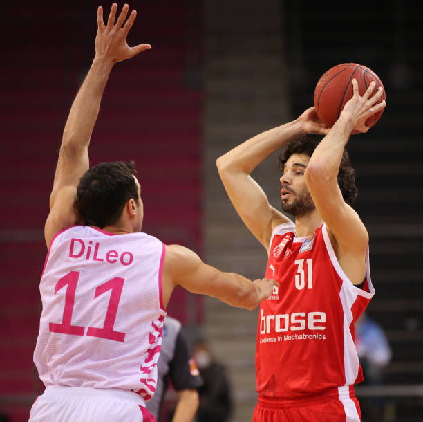 自由人队足 自由人队足